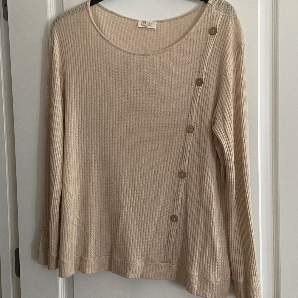 Light weight top - Picture 2 of 5